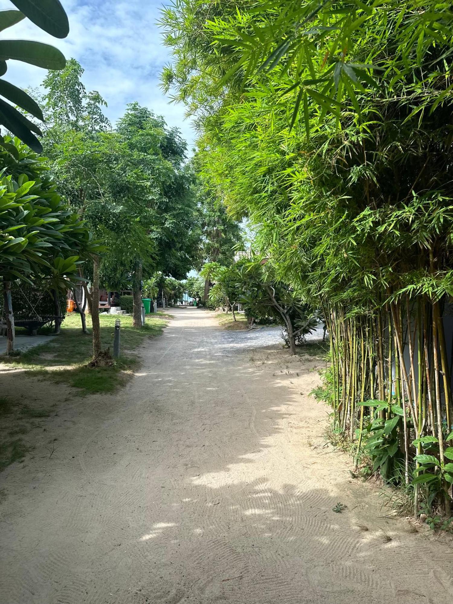 The Cosy Sunset Beach Resort & Restaurant Thongsala Exterior photo