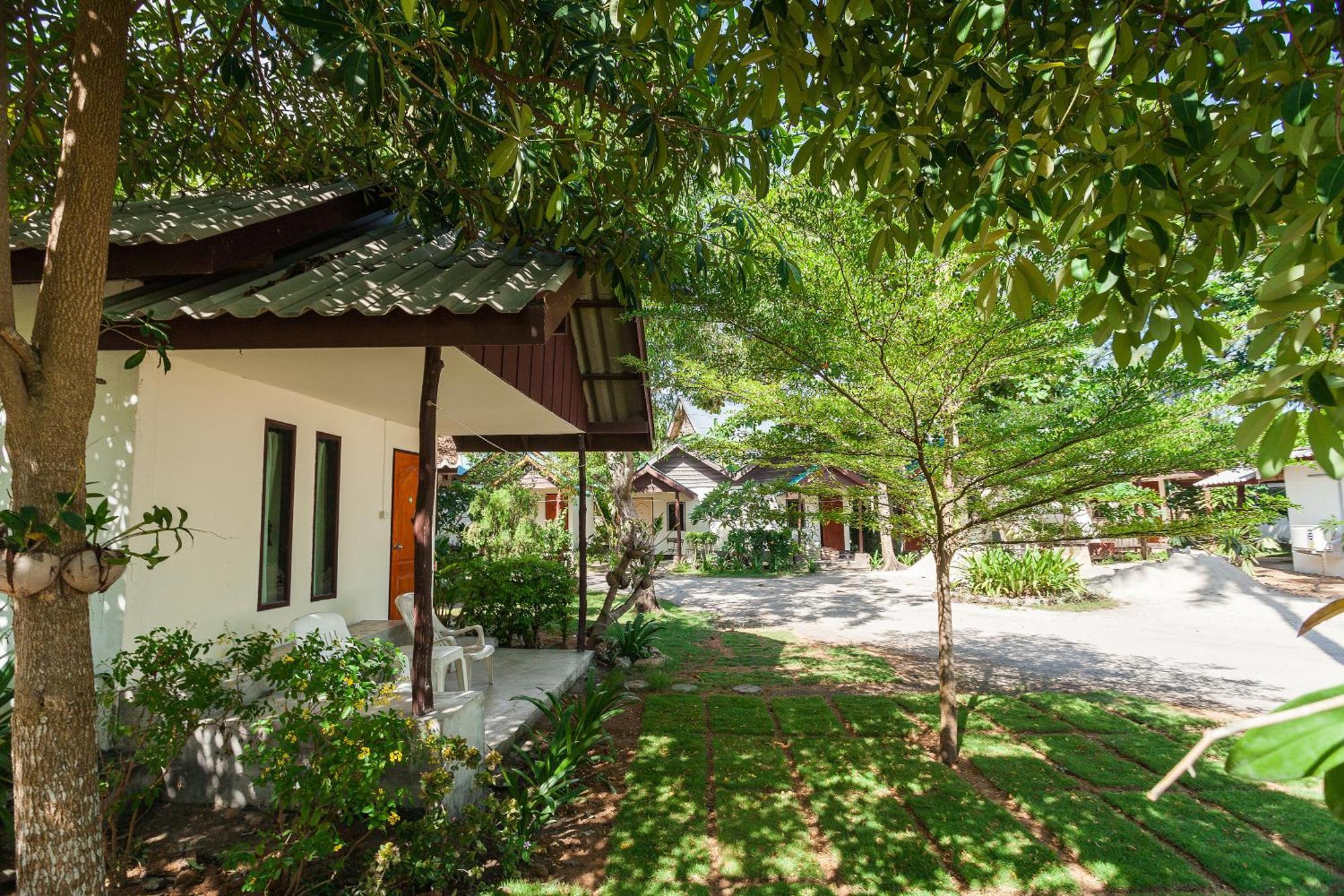 The Cosy Sunset Beach Resort & Restaurant Thongsala Exterior photo